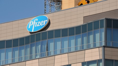 Pfizer in BioNTech razvijata novo različico cepiva proti covidu-19