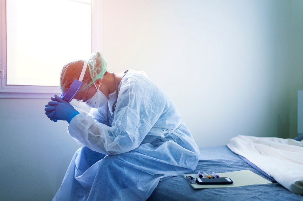 V ponedeljek umrlo največ bolnikov s covidom-19 doslej, Gantar objavil prve ocene posledic epidemije v zdravstvu (foto: Shutterstock)