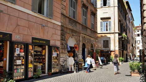 Po delnem zaprtju se je Italija v petih tednih znebila rdečih območij