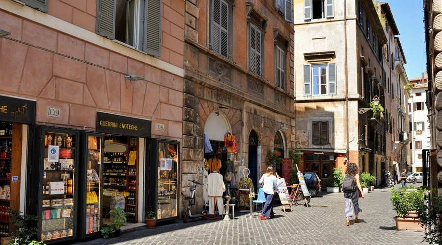Po delnem zaprtju se je Italija v petih tednih znebila rdečih območij (foto: profimedia)