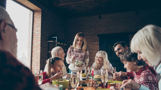 Kako praznike preživeti varno in v dobri družbi (foto: Shutterstock)