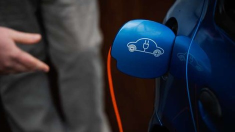 Za večjo uporabo električnih avtomobilov bodo pomembne polnilnice v večstanovanjskih stavbah