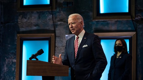 Biden napovedal, da se bo javno cepil proti covidu-19