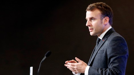 Francoski predsednik Macron pozitiven na koronavirus