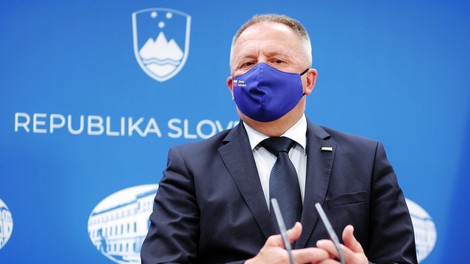 Počivalšek: Sedaj ni čas za rušenje in ideološki boj; Opozicija pozdravlja odločitev DeSUS-a