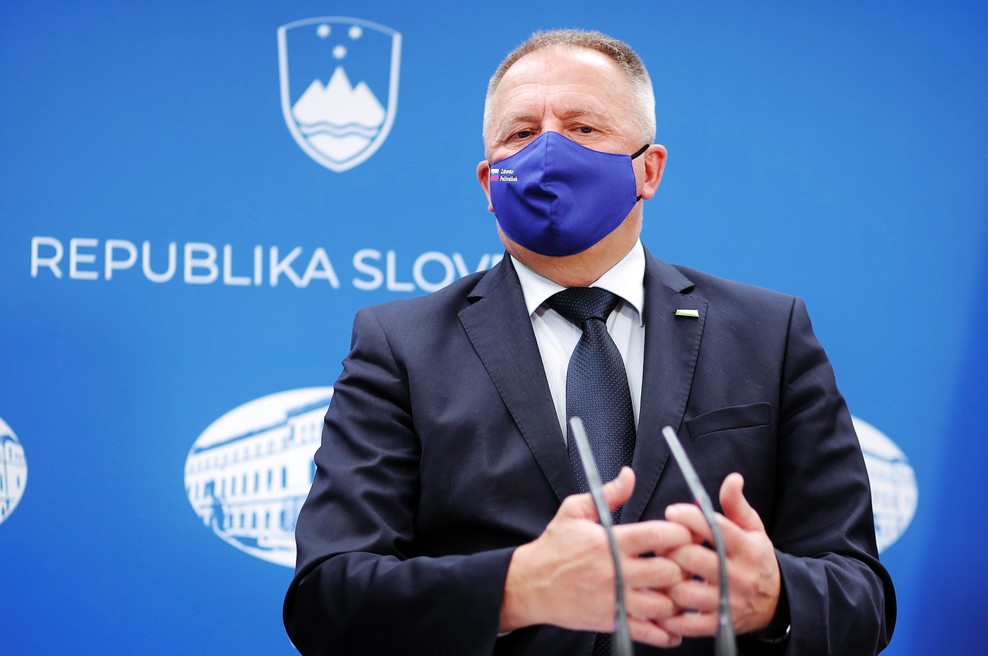 Počivalšek: Sedaj ni čas za rušenje in ideološki boj; Opozicija pozdravlja odločitev DeSUS-a (foto: Daniel Novakovič/STA)