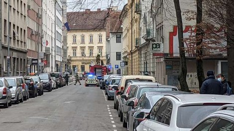 Pisemska pošiljka z belim prahom prispela tudi na sedež stranke DeSUS