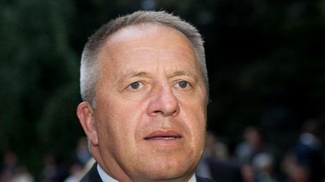 Poslanska skupina SMC ne bo podprla morebitne kandidature Karla Erjavca za mandatarja