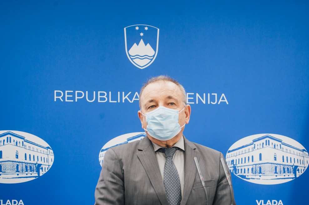 Sedmi protikoronski paket socialno naravnan, namenjen ranljivim skupinam (foto: STA/Nik Jevšnik)