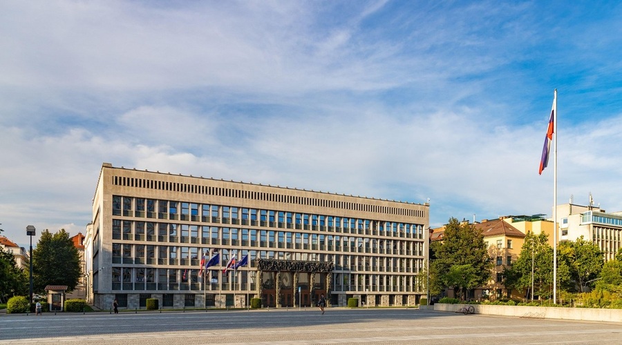 CNVOS: Vlada je v sedmi paket pomoči podtaknila ukinitev sklada za nevladne organizacije (foto: profimedia)