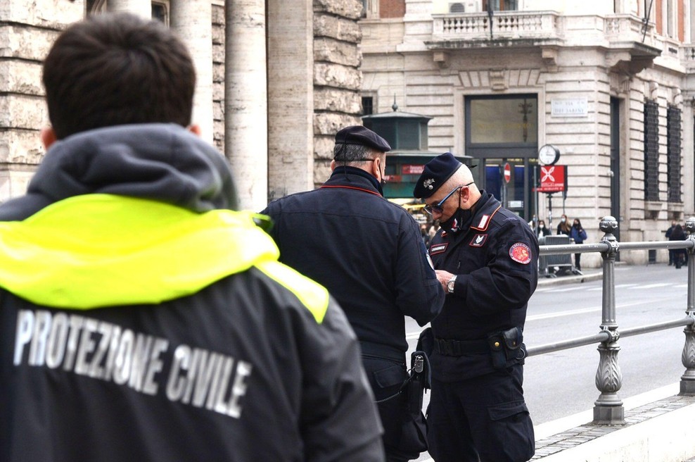 Po novem je ob vstopu v Italijo za vse obvezna karantena (foto: profimedia)
