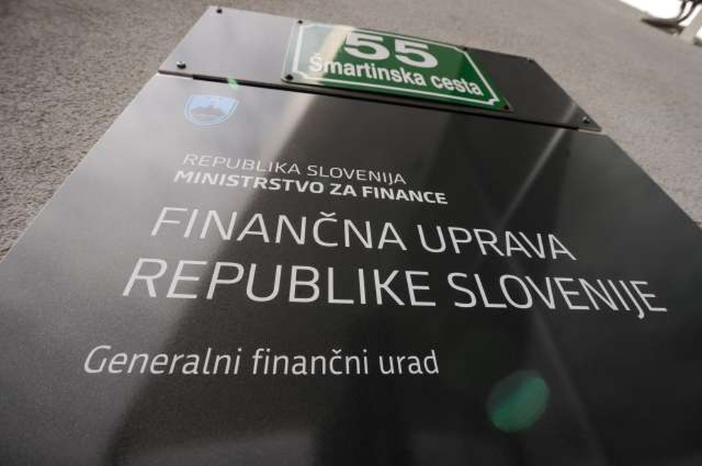 Furs: Za vsakih 10 dni nova vloga za povračilo dohodka v primeru karantene ali varstva otrok (foto: Nebojša Tejić/STA)