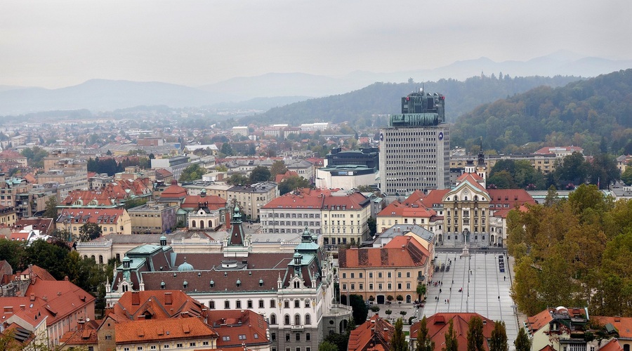 Na Kongresnem trgu se na hitri test čaka okoli dve uri (foto: Profimedia)