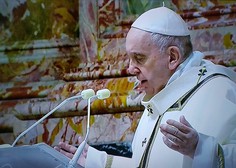 Papež Frančišek v tradicionalnem božičnem nagovoru opozoril na najšibkejše in otroke