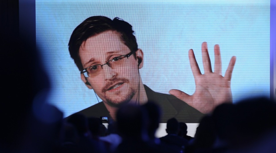 Žvižgač Edward Snowden, ki z ženo živi v Rusiji. je postal očka (foto: profimedia)