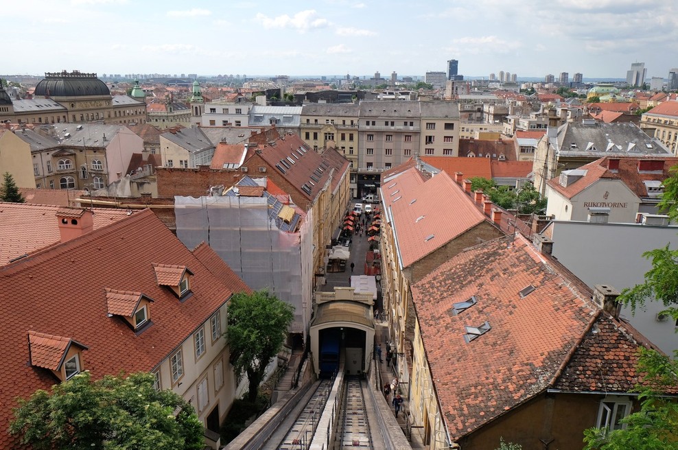 Na Hrvaškem v zadnjem dnevu 350 novih okužb in 65 umrlih (foto: profimedia)