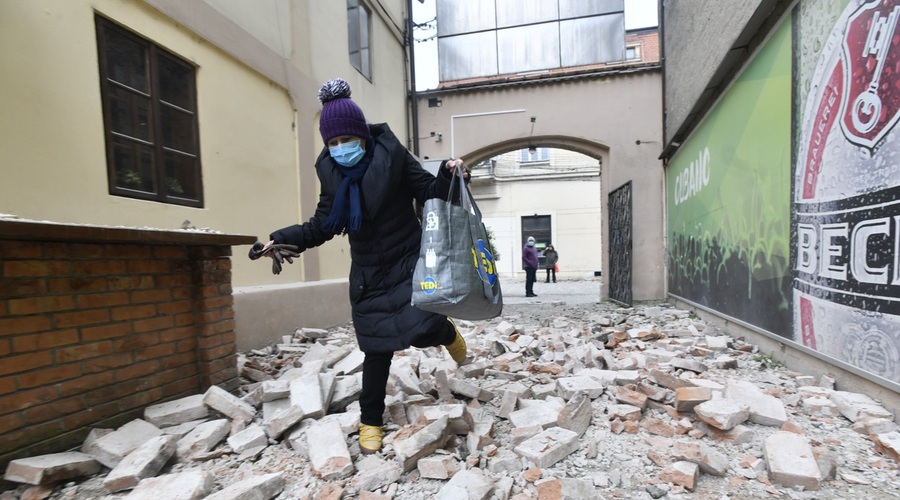 Posledice ponedeljkovega potresa. (foto: Profimedia)