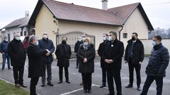 Na Hrvaškem v potresih poškodovanih več kot sto objektov, največ na območju Siska in Petrinje (foto)