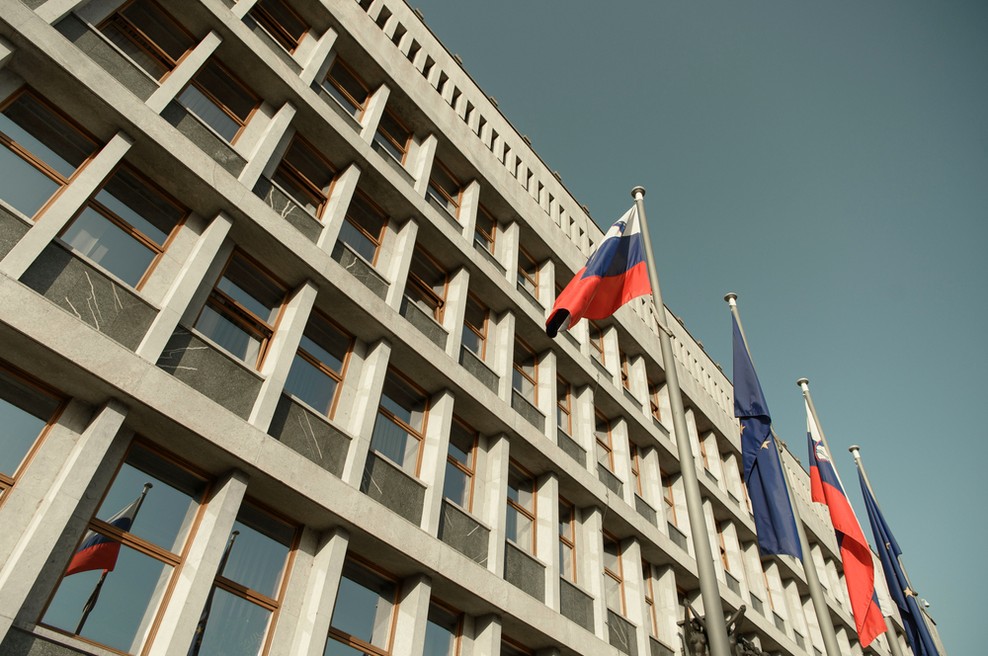 Rekordno nizka podpoda vladi, še manj podpore uživa parlament, skok neopredeljenih (foto: Shutterstock)