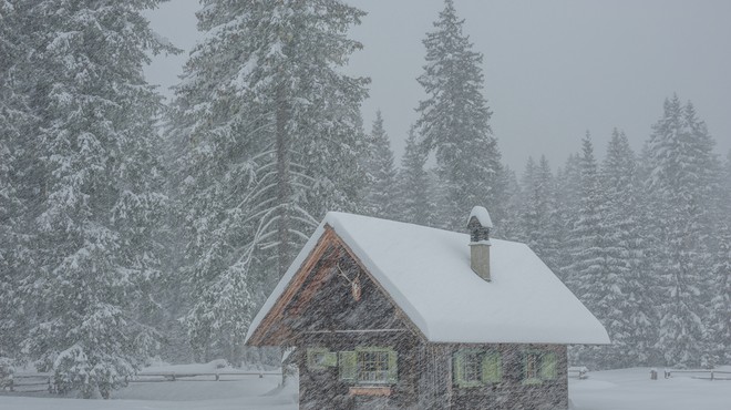 Arso izdal opozorilo, ponekod lahko zapade do 60 cm snega (foto: Shutterstock)