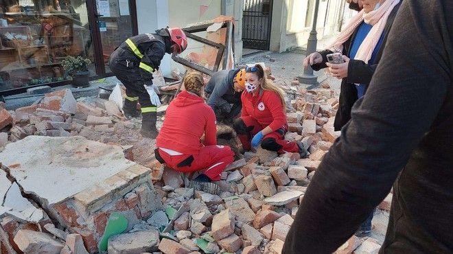 V potresu na Hrvaškem vse več mrtvih (foto: Hrvatski Crveni križ/Twitter)