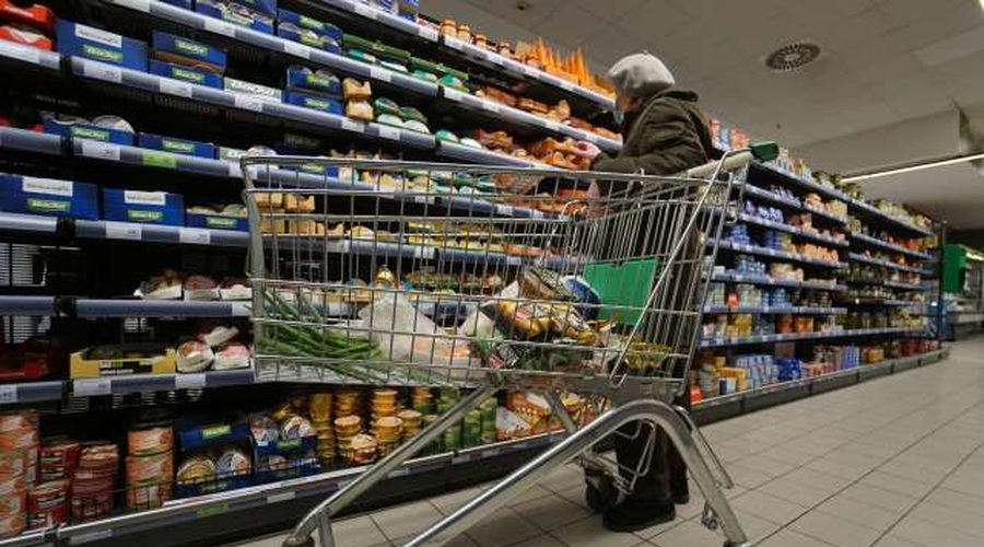 Vlada omejitve v trgovini in ponujanju storitev podaljšala v prvi teden novega leta (foto: Tanjug/STA)