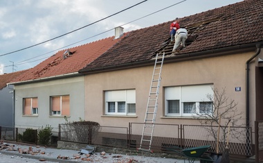 Žalostni posnetki iz porušenega mesta Petrinje (foto)