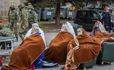 Žalostni posnetki iz porušenega mesta Petrinje (foto)