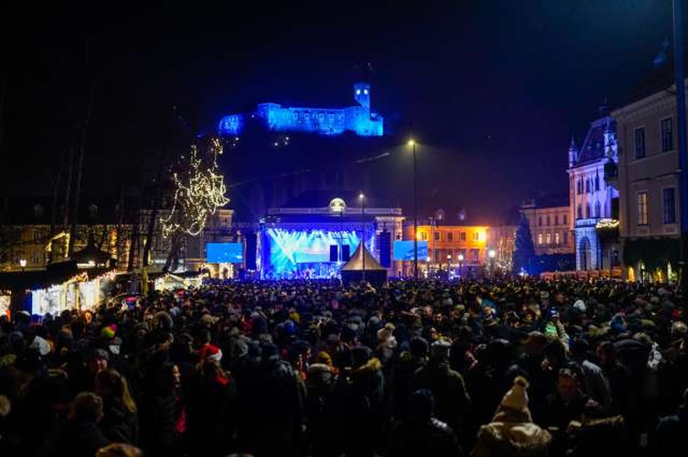 Pandemija covida-19 bo letos zaznamovala tudi skok v novo leto (foto: Nik Jevšnik/STA)
