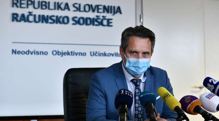Vesel: Pri nakupu zaščitne opreme bi bili lahko zaznani sumi kaznivega dejanja; Počivalšek napoveduje argumentiran odziv (foto: Tamino Petelinšek/STA)