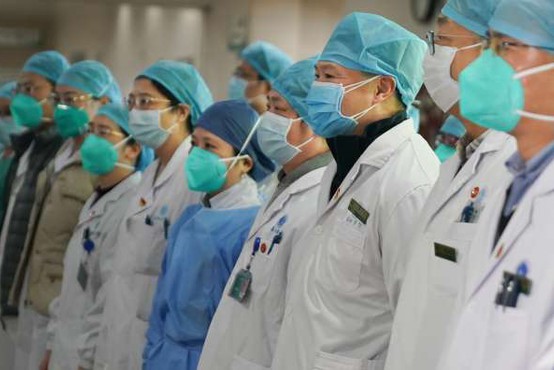 Kitajska pred letom dni WHO obvestila o izbruhu skrivnostne pljučnice