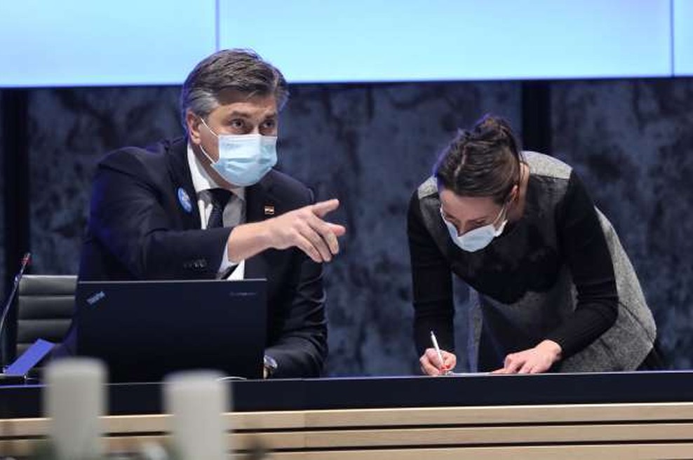 Hrvaška vlada po potresu razglasila stanje katastrofe v treh županijah (foto: Hina/STA)