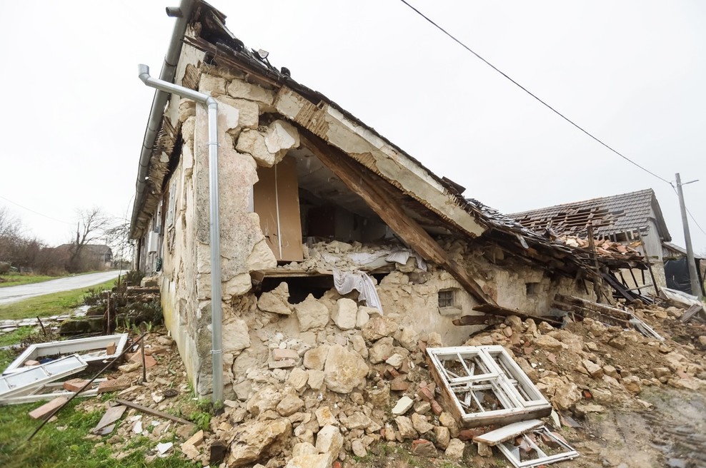 Petrinjo zjutraj stresel nov močnejši potresni sunek, čutili so ga tudi v Zagrebu (foto: Profimedia)