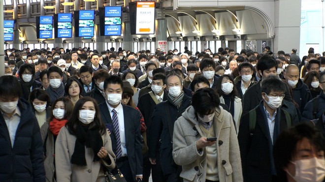 V Tokiu zaradi porasta okužb razmišljajo o ponovni uvedbi izrednih razmer (foto: Shutterstock)