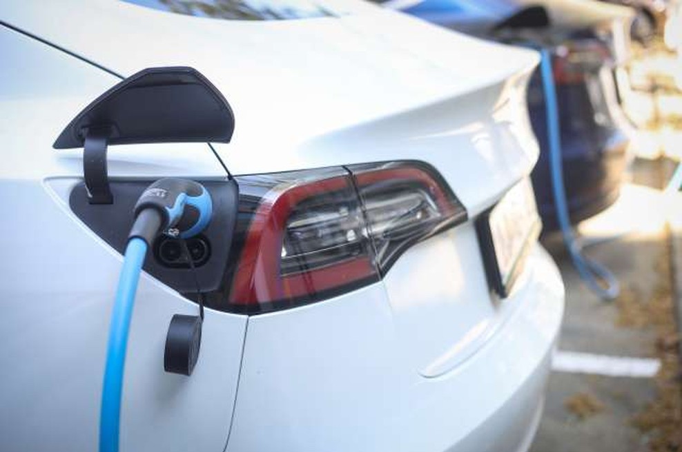 Norveška prva na svetu z več kot polovičnim deležem električnih avtomobilov (foto: Anže Malovrh/STA)