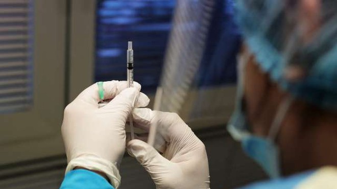 Po Evropi in svetu se nadaljuje cepljenje proti covidu-19 (foto: Daniel Novakovič/STA)
