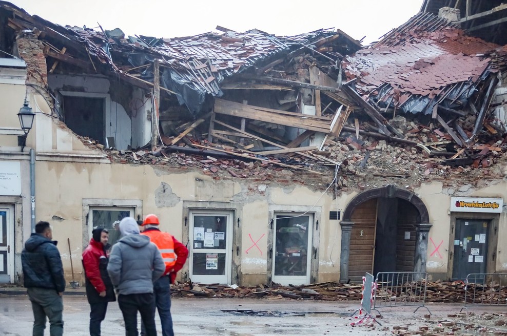 UNICEF na Hrvaško dostavil 13,5 ton zaščitnih ponjav za pomoč prizadetim v potresu (foto: profimedia)