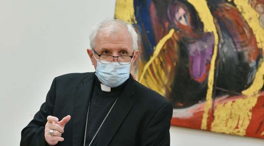 Stanislav Zore: "Ob preizkušnjah prične iz človeka prihajati tisto, kar je v njem" (foto: Tamino Petelinšek/STA)