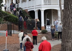 Tesni izidi senatnih volitev v Georgii, verjetno bo potrebno ponovno preštevanje glasov