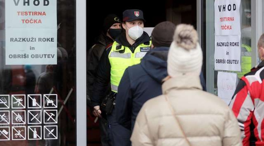 V Ljubljani in Medvodah začasno ustavljajo množično testiranje (foto: Daniel Novakovič/STA)