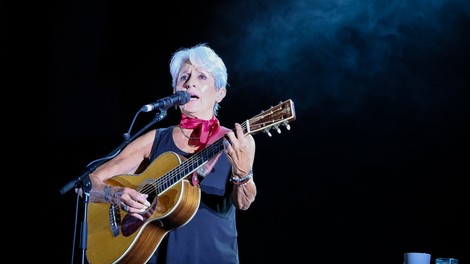Ameriška kantavtorica in aktivistka Joan Baez praznuje 80. rojstni dan