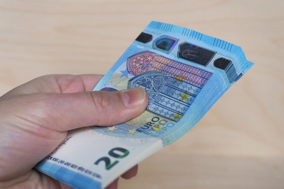 Januarja izplačila pomoči iz sedmega protikoronskega paketa (foto: profimedia)