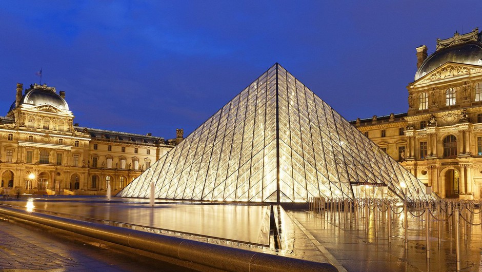 
                            V pariškem muzeju Louvre zaradi epidemije 70 odstotkov manj obiskovalcev (foto: profimedia)