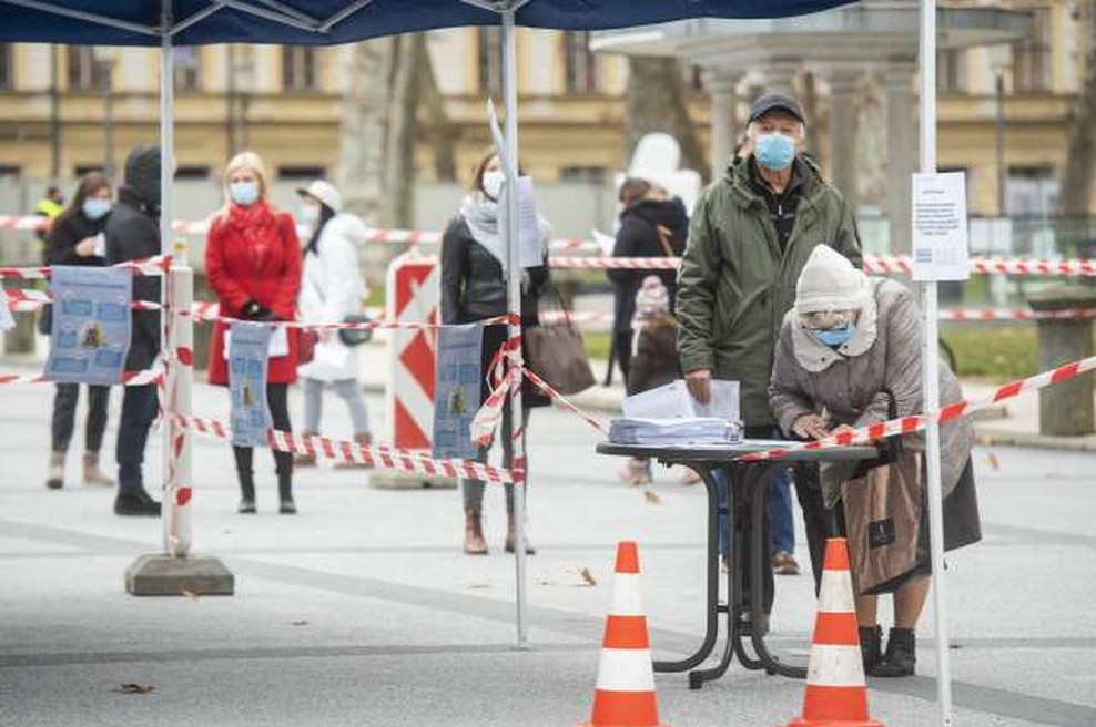 Množično testiranje za prebivalce ljubljanske občine od jutri na Gospodarskem razstavišču (foto: Bor Slana/STA)