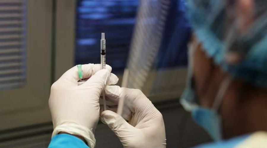 Verjetnost za nastanek avtoimunskih bolezni po cepljenju proti covidu-19 še manjša kot pri klasičnih cepivih (foto: Daniel Novakovič/STA)