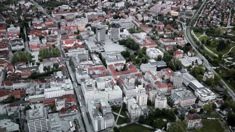 Gospodinjstva v območju evra v tretjem lanskem četrtletju precej varčevala