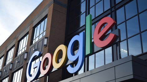 Trump poziva k umiritvi napetosti, Google bo začasno blokiral politične oglase