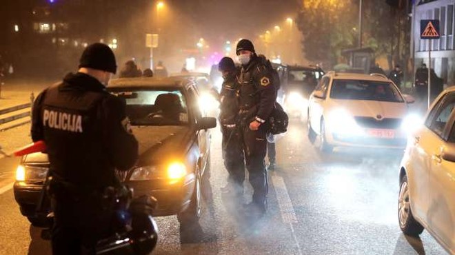 Zaradi objave plač policisti več nočejo nositi imen na uniformah (foto: Nebojša Tejić/STA)