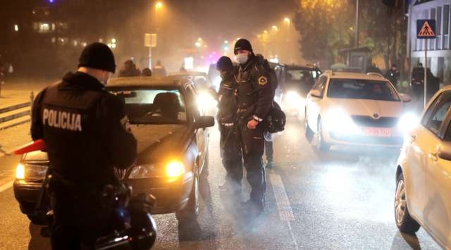 Zaradi objave plač policisti več nočejo nositi imen na uniformah (foto: Nebojša Tejić/STA)