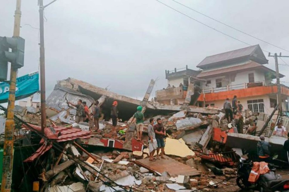 V Indoneziji so se znova tresla tla, potres z magnitudo 6,2 vzel najmanj 42 življenj (foto: STA)